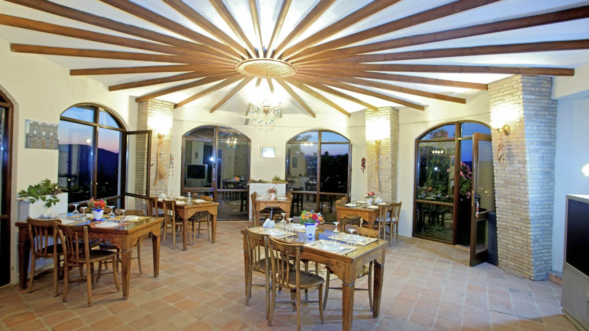 Efes Butik Otel Киразлы Турция
